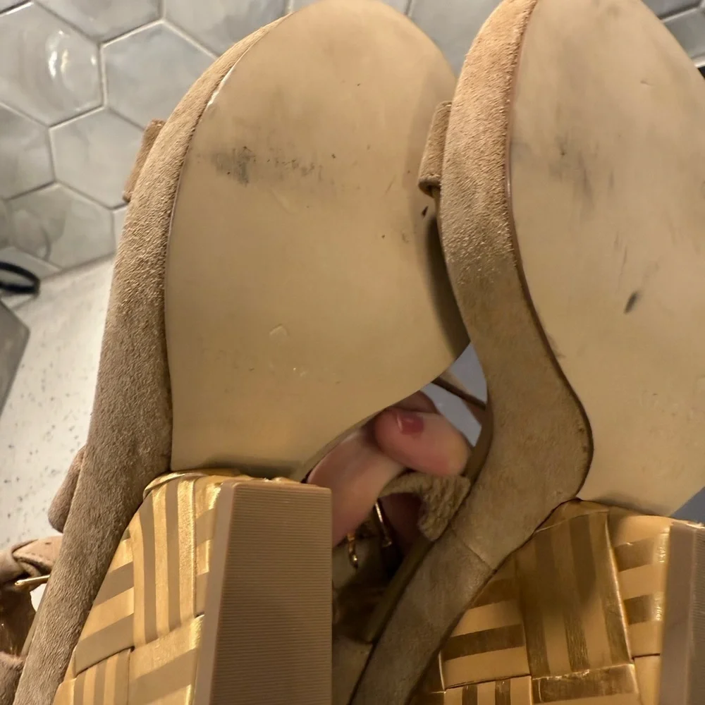 Kate Spade Farryn Wedge Heel Sandals Sz 8.5 Tan Suede Metallic Gold Geo Strappy